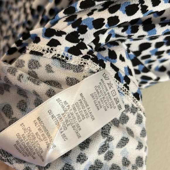 ADRIANNA PAPELL twist top light weight easy wash and wear for formal or casual L - Picture 9 of 9